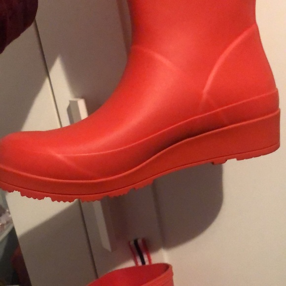 Bright red hunter boots - Picture 2 of 4